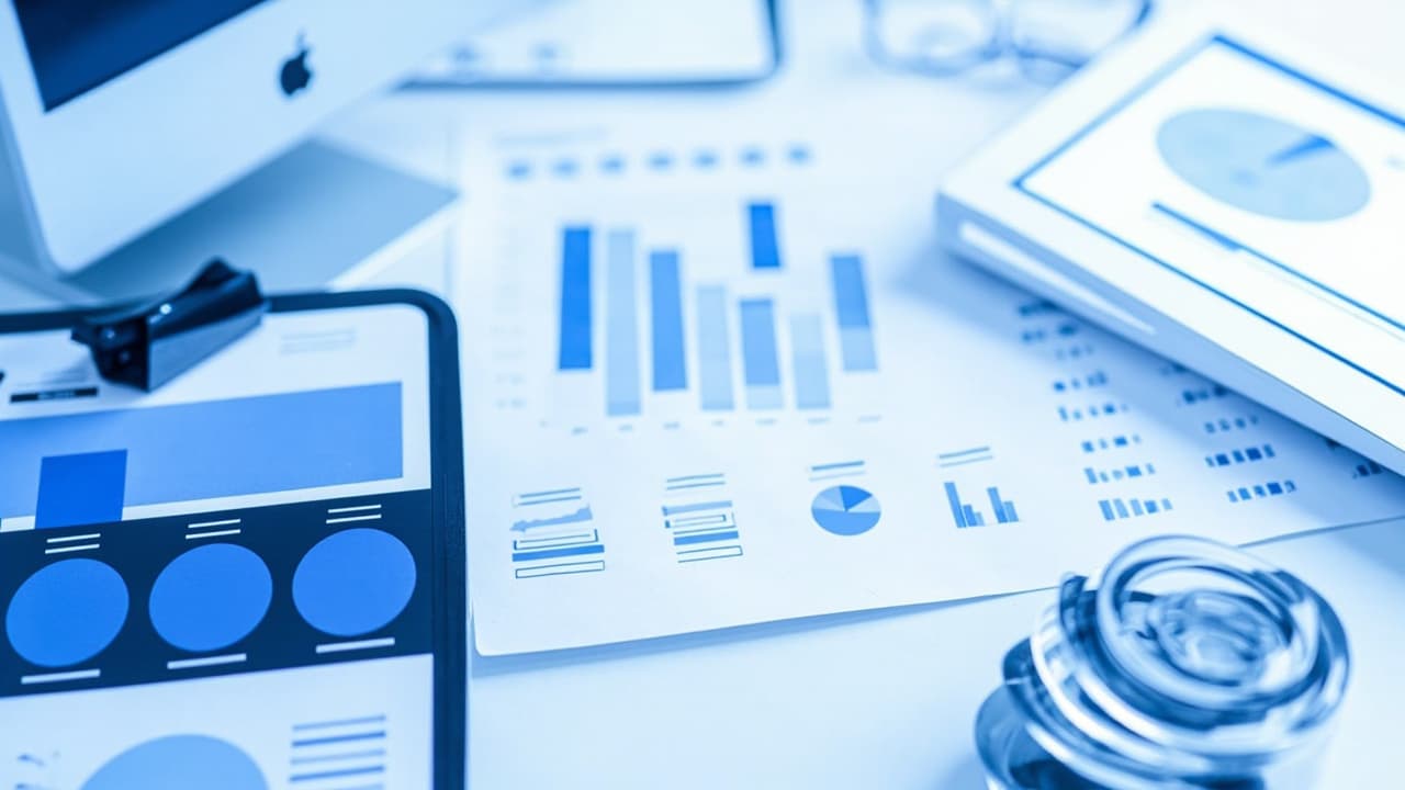 Ilustracja artykułu: Office dla firm — wybór licencji i wdrożenie (2026)